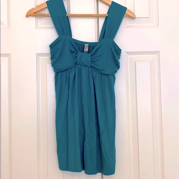 Lush Tops - Lush green tank top with thick straps Size Small